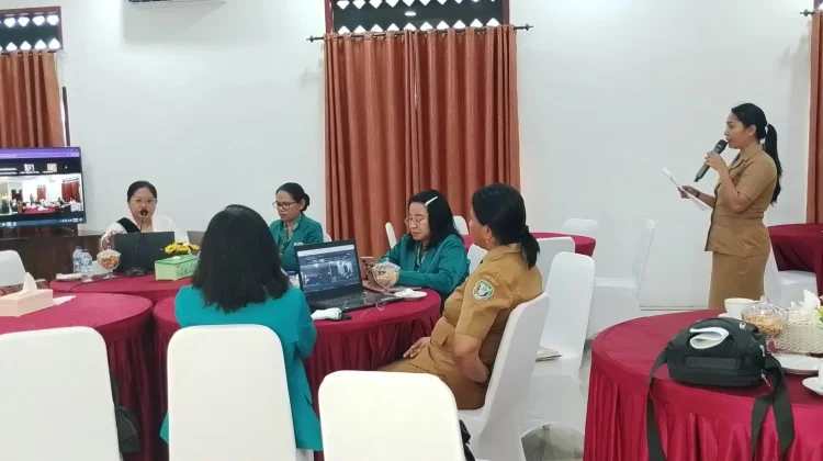 Ketua TP PKK Flotim Lantik Tiga Ketua PKK Kecamatan Solor
