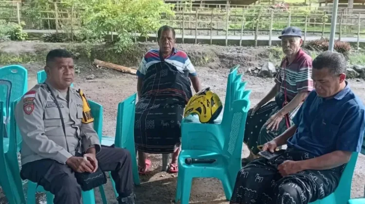 Bhabinkamtibmas Naruwolo Sambangi Warga Ekolay Ingatkan Kamtibmas