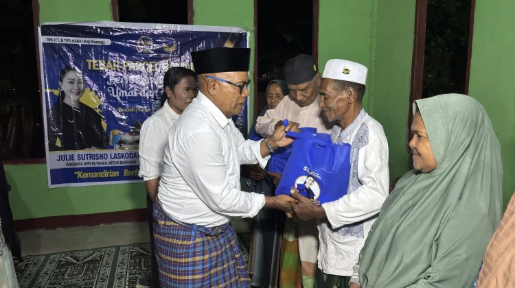 Warga Wailolong Terima Parcel Ramadan