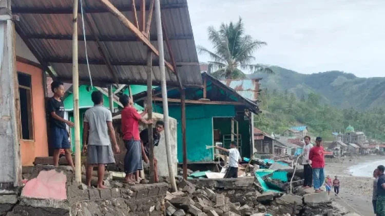 Halo RRI Angkat Aduan Abrasi Rusak Rumah Warga Pulau Ende