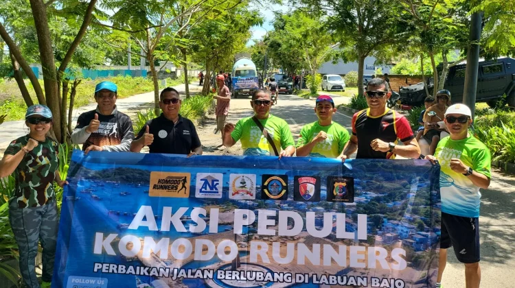 Sinergi Komodo Runners,TNI-POLRI,RRI Perbaiki Jalan Berlubang di Labuan Bajo