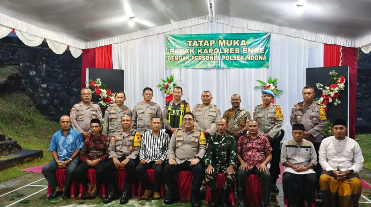 Kapolres Ende Kunjungi Polsek Ndona, Tekankan Integritas Personel