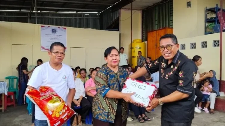 Kemenag Ende Salurkan Bantuan untuk Panti Asuhan dan Yayasan Pelayanan Sosial