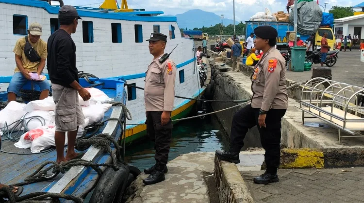 Pengamanan Pelabuhan Larantuka Diperketat dalam Operasi Ketupat 2026