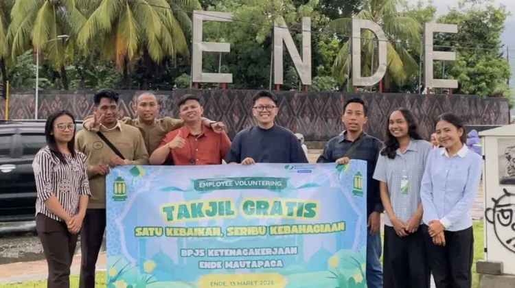 Tebar Kebaikan Ramadhan, BPJS Ketenagakerjaan Ende Bagikan Takjil Gratis