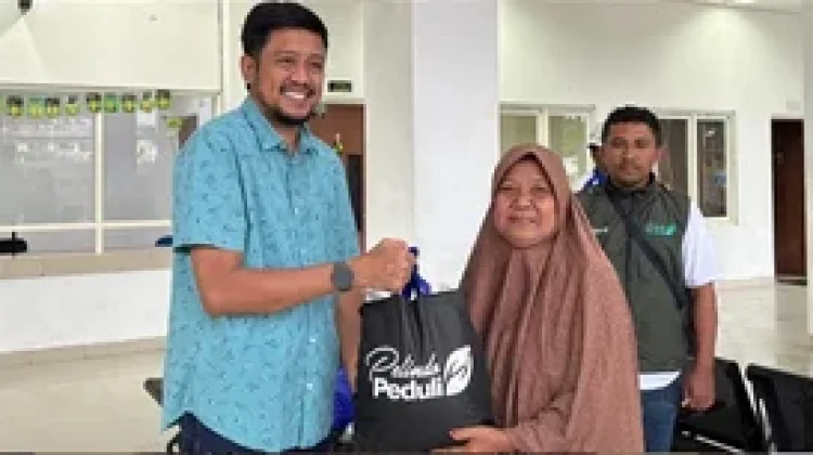 Pelindo Salurkan 650 Paket Sembako Ramadhan untuk Warga Ende
