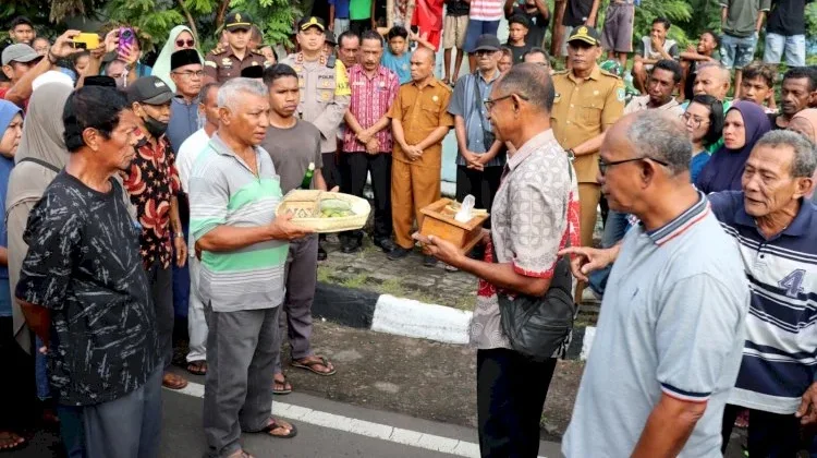 Perdamaian Warga Postoh-Amagarapati Dikukuhkan lewat Adat