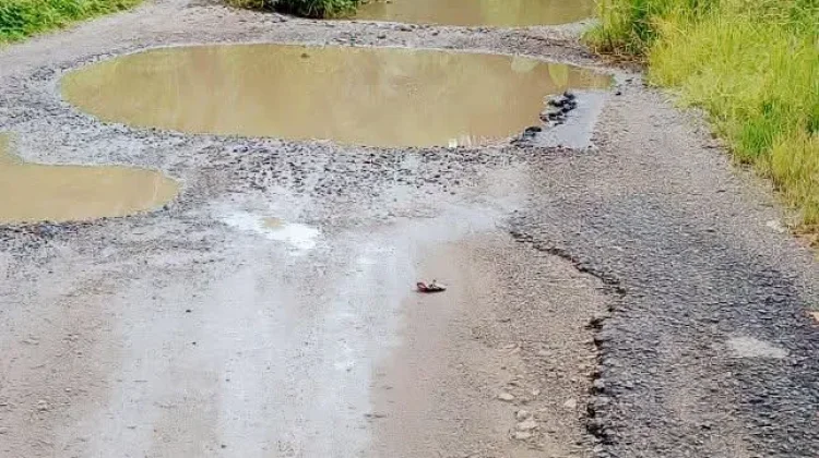 Jalan Trans Utara Ende Rusak, Warga Minta Perbaikan