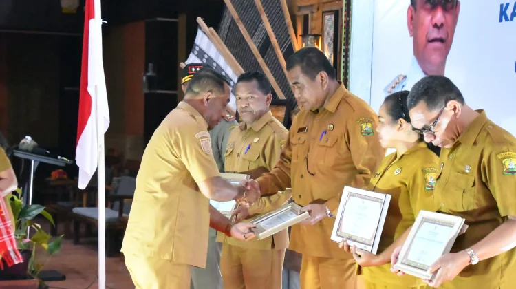 Bapperida Manggarai Beri Penghargaan Inovasi kepada 24 Perangkat Daerah