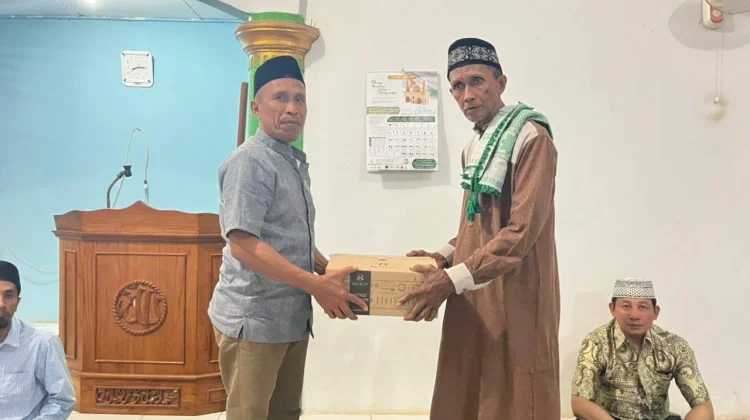 Pemkab Lembata Salurkan Bantuan Masjid Saat Safari Ramadan