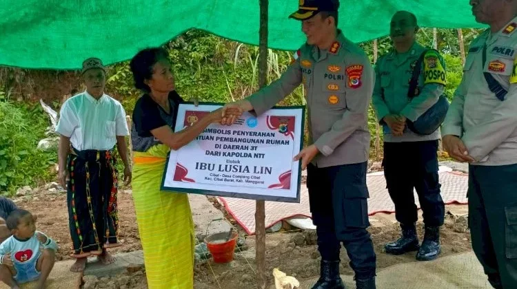 Kapolda NTT Salurkan Bantuan Rumah Layak Huni Bagi Warga Desa Compang Cibal