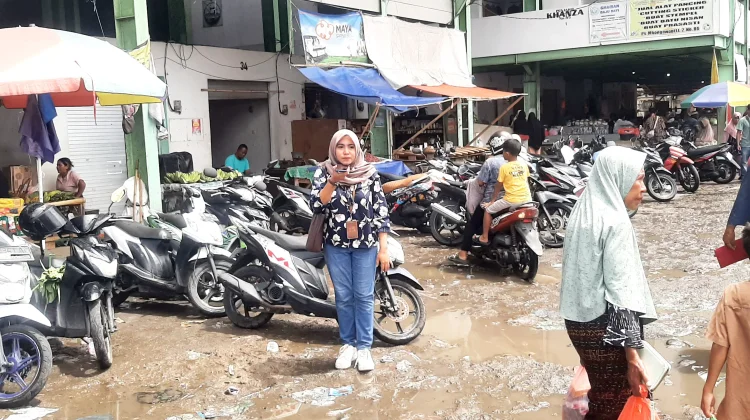 H- 2 Idulfitri , Lonjakan Pembeli Padati Pasar Mbongawani Ende