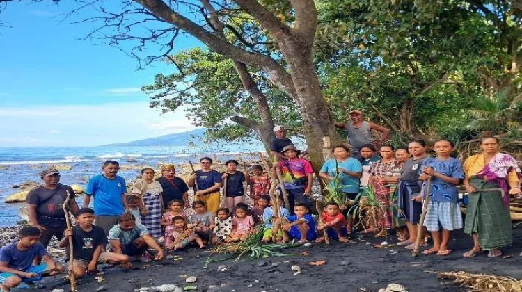 Katekese Prapaskah Umat Maukeo, Tanam Pohon Jaga Lingkungan Pesisir