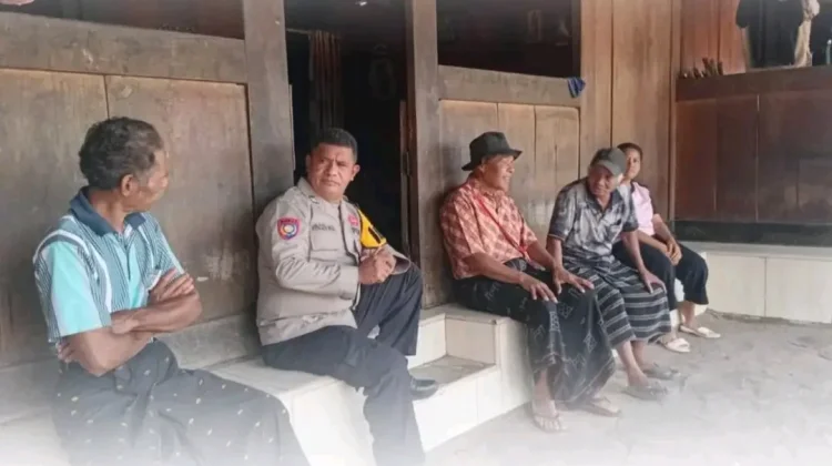 Bhabinkamtibmas Naruwolo Ajak Tokoh Masyarakat Selesaikan Masalah Adat
