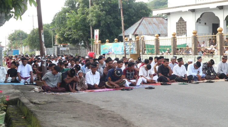 Khotbah Id Serukan Persatuan di tengah Dunia Tak Menentu
