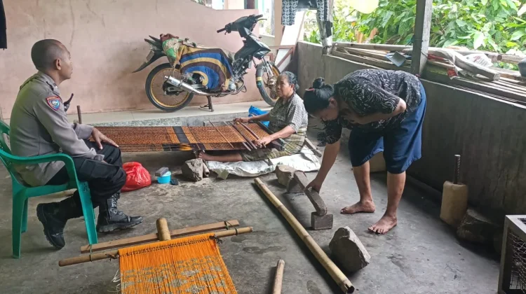 Polisi Gelar Sambang Warga di Roworena Perkuat Kamtibmas