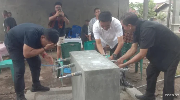 AHP Resmikan Sumur Bor Air Bersih Sikka