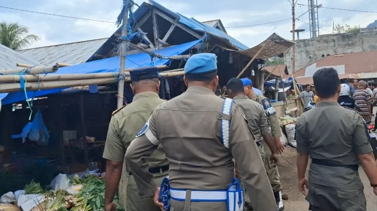 Sat Pol PP Ende Gelar Penertiban Pedagang Pasca Libur Lebaran