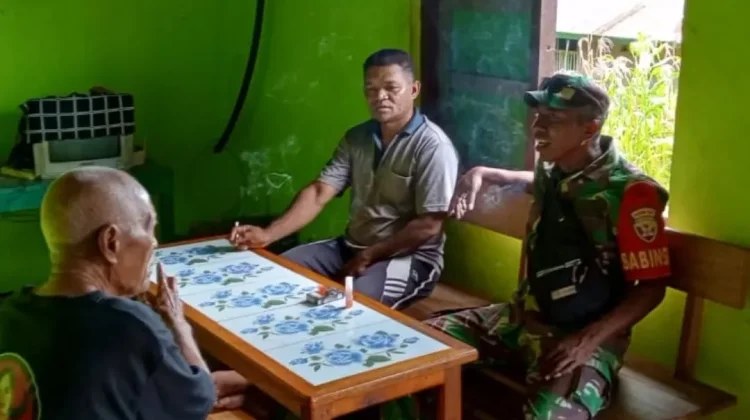 Babinsa Omesuri Pantau Wilayah, Ajak Warga Peusawah Aktif Jaga Keamanan