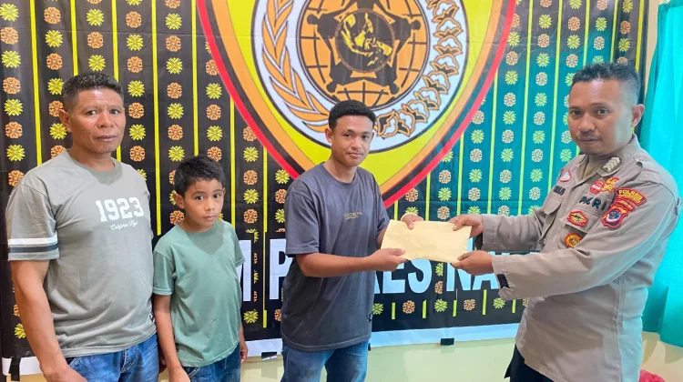 Polres Nagekeo Serahkan Santunan Duka untuk Keluarga Bripka Maksimus Ngai Rema