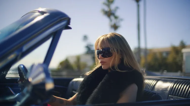Miley Cyrus Rilis Video Younger You Penuh Nostalgia