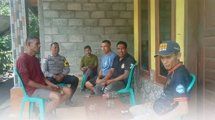 Bhabinkamtibmas Desa Ngadhamana Hadir ditengah Warga, Wujudkan Lingkungan Aman