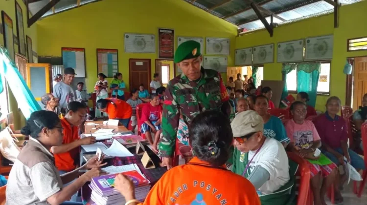 Babinsa Pantau ILP di Belabaja, Puluhan Warga Ikuti Layanan Kesehatan