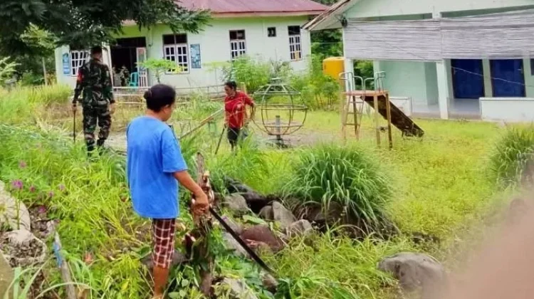 Babinsa Lembata Ajak Warga Nubamado Gotong Royong dan Jaga Keamanan