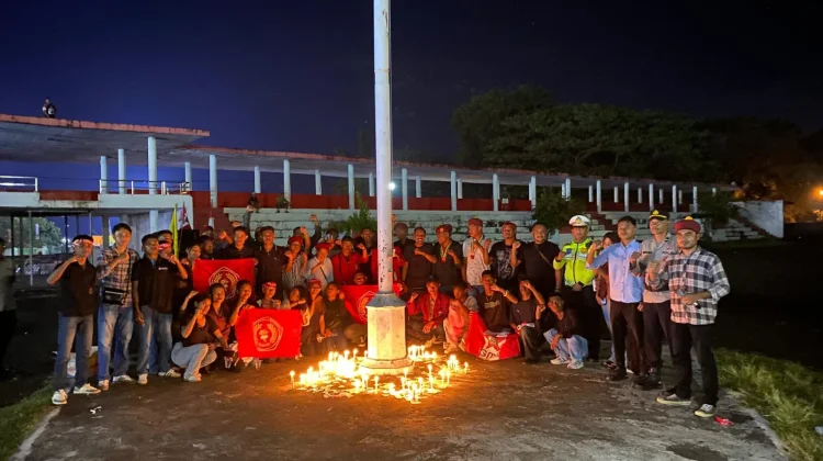 Gabungan Personel Polres Ende Kawal Aksi 1000 Lilin Mahasiswa PMKRI