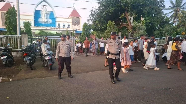 Pengamanan Ketat Iringi Misa Kamis Putih di Sikka