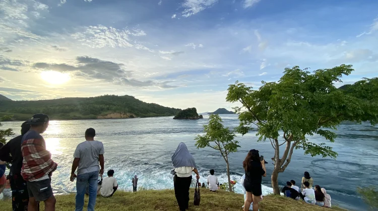 Wisata Baru View Selat Molo Jadi Favorit di Labuan Bajo