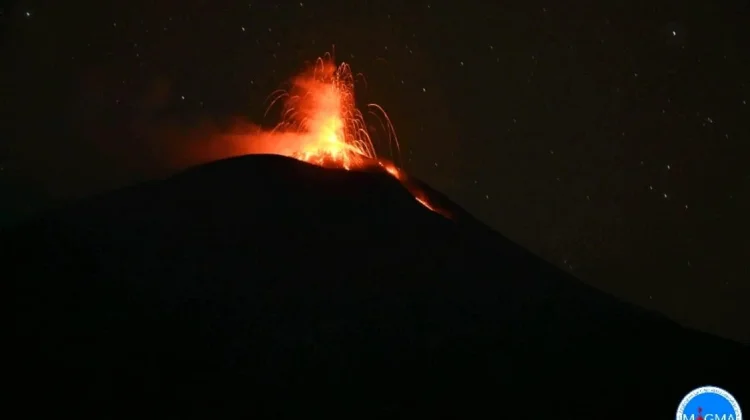Gunung Lewotolok Lembata Meletus Dua Kali Semalam