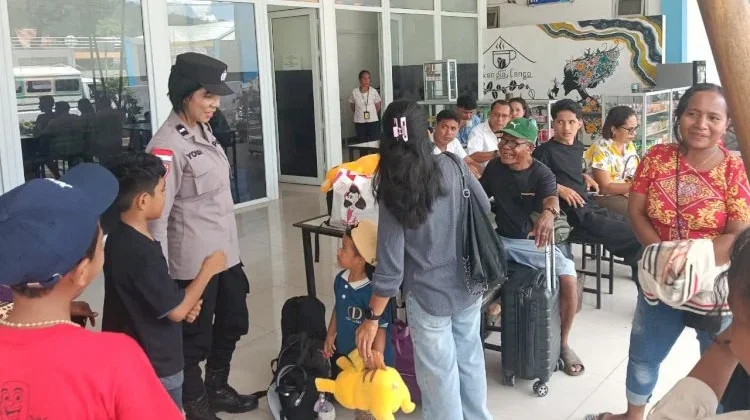 Polisi Amankan Aktivitas Penumpang di Bandara Gewayantana Larantuka