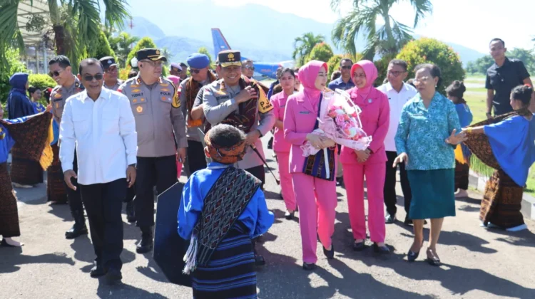 Kapolda NTT di Ende Disambut Adat, Tekankan Pelayanan Humanis