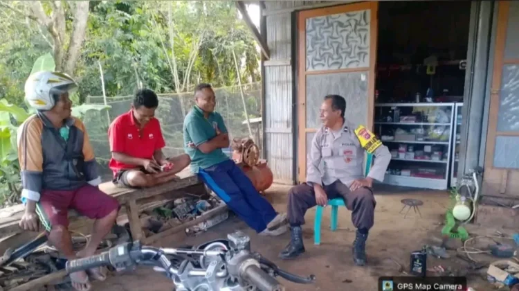 Bhabinkamtibmas Desa Ria Raja Perkuat Kemitraan dengan Warga