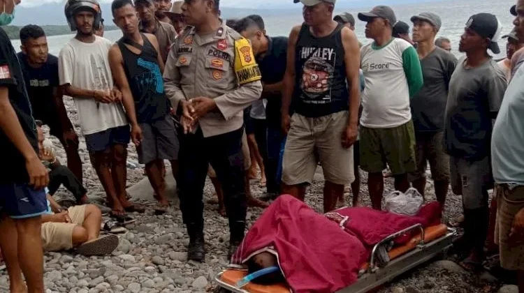 Polsek Satarmese Evakuasi Jasad Pria yang Tenggelam di Pantai Ndosor