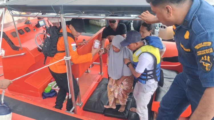 Ibu Hamil Alami Preeklamsia Berat, PHC Bantu Evakuasi Laut dari Pulau Komodo