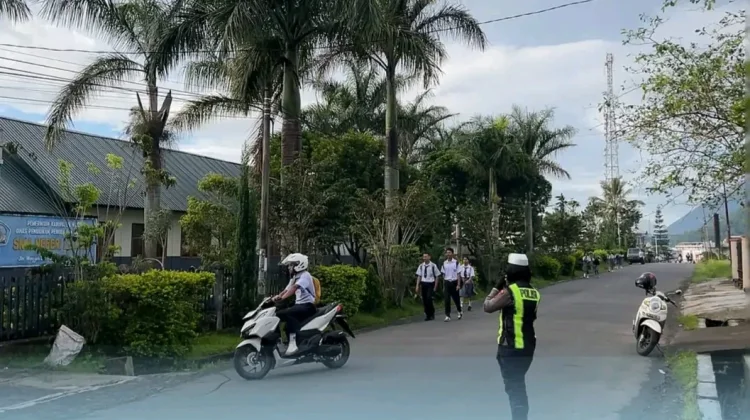 Sat Lantas Laksanakan Pengaturan Lalin Ciptakan Kamseltibcarlantas