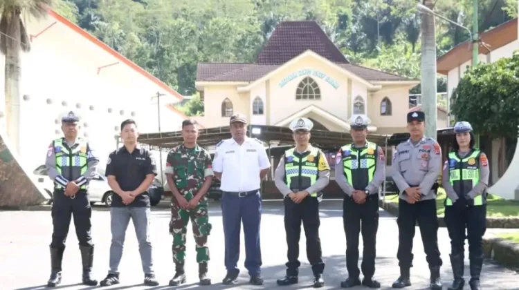 Polres Ngada Amankan Perayaan Pemberkatan Minyak Krisma dan Pertemuan Para Imam