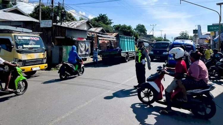 Polres Flotim Atur Lalin Pasar Inpres, Aktivitas Lancar