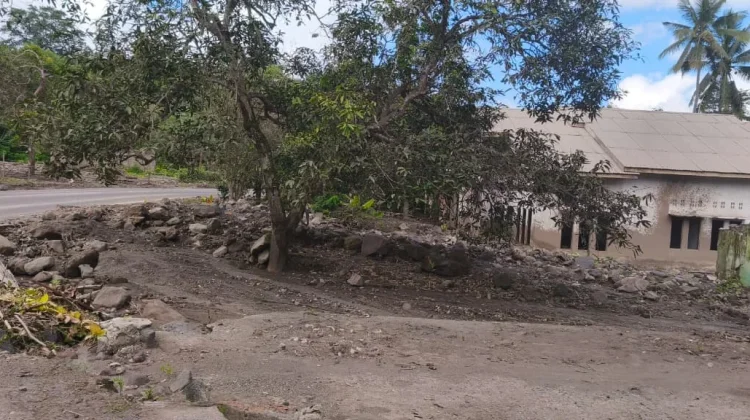 Hujan Picu Getaran Banjir di Gunung Lewotobi, Warga Diminta Jauhi Aliran Sungai