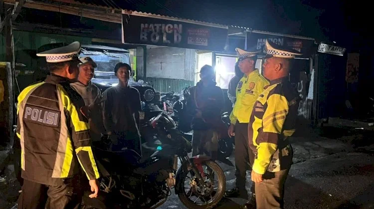 Jaga Kamseltibcarlantas, Polres Manggarai Gelar Patroli Malam di Kota Ruteng
