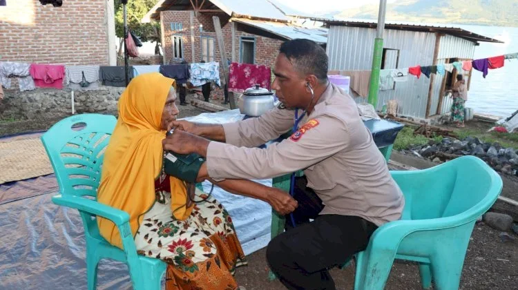 Polres Flotim Beri Layanan Kesehatan Korban Gempa Adonara Timur