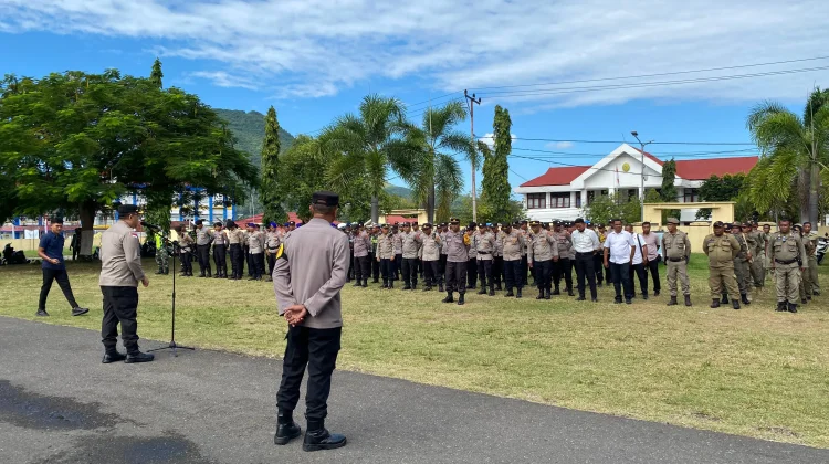 Polres Ende Siaga Amankan Aksi Demo Penolakan Penggusuran Lapak di Ndao