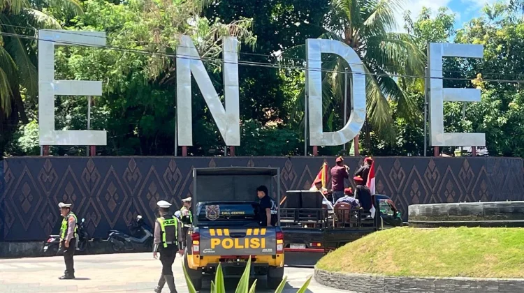 Aksi PMKRI Ende Dikawal Personel Polres Ende Secara Maksimal