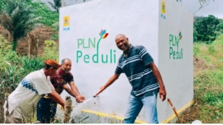 Masyarakat Desa Wewo Kini Nikmati Akses Air Bersih dari PLN