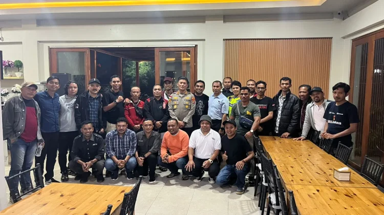 Kapolres Manggarai Perkuat Sinergi dengan Insan Pers