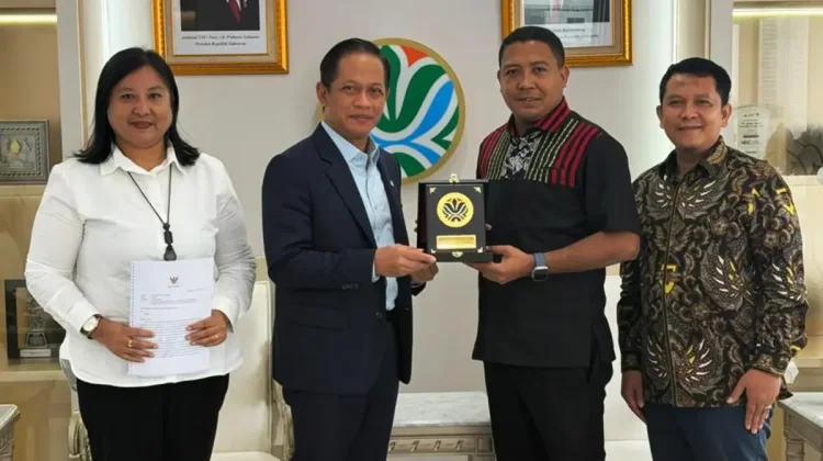 Bupati Sikka Ajukan Dukungan TPS 3R ke Menteri