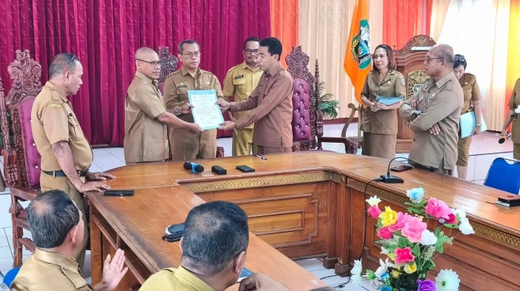 Sekda Flotim Tekankan Integritas saat Sertijab Pejabat Tinggi Pratama