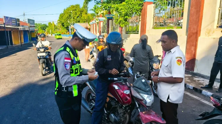 Polres Flotim dan Dispenda Gelar Operasi Kendaraan